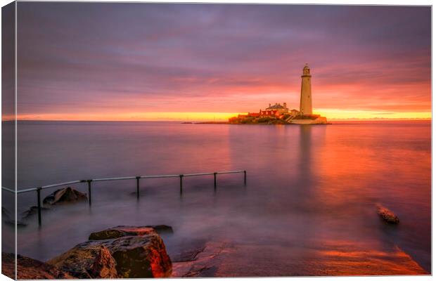 St Mary's Lighthouse Whitley Bay Canvas Print by Tim Hill
