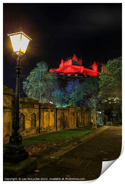 Outdoor Edinburgh Castle from the Kirkyard Print by Les McLuckie