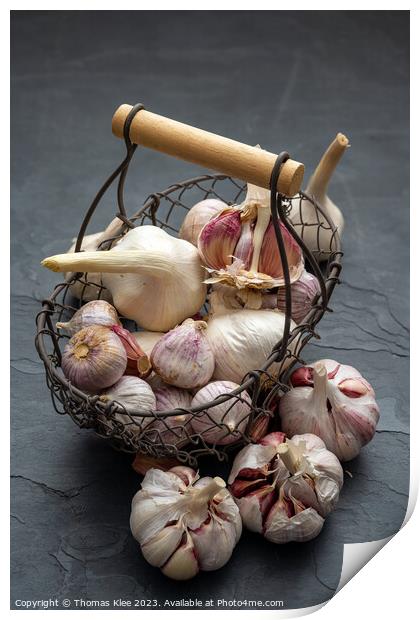 Still life, Garlic in a basket on a slate plate Print by Thomas Klee
