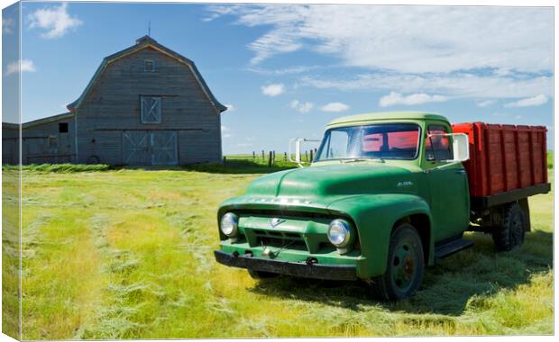 old barn and farm truck Canvas Print by Dave Reede