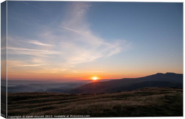 Brecon Beacons Sunrise Canvas Print by Kevin Arscott