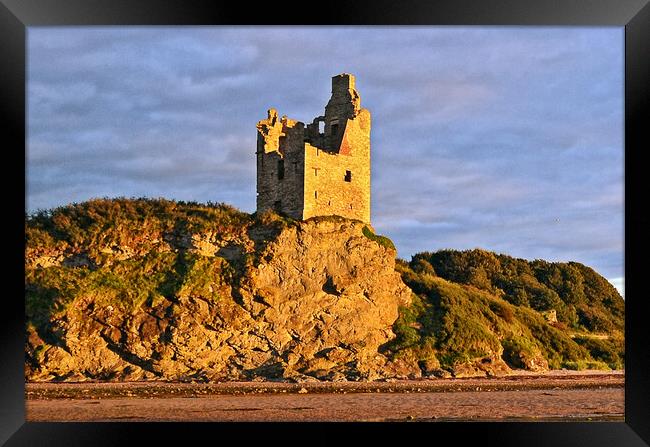 Greenan Castle, last rays of the day Framed Print by Allan Durward Photography