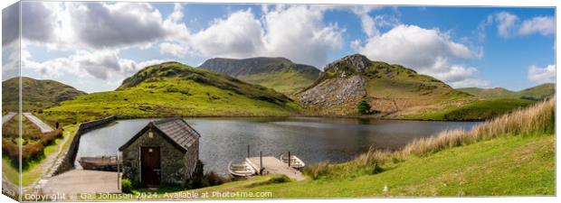 Llyn y Dywarchen a small fishing lake in Snowdonia  Canvas Print by Gail Johnson