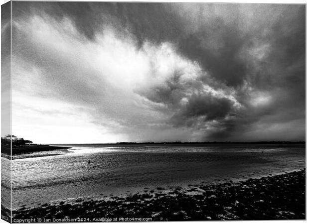Storm Coming Canvas Print by Ian Donaldson
