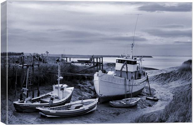Moored in the Humber Canvas Print by Sarah Couzens