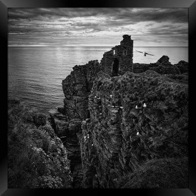 Castle ruin Scotland Framed Print by JC studios LRPS ARPS