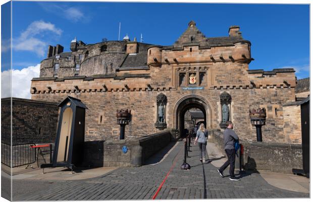 Main Gate To Edinburgh Castle Canvas Print by Artur Bogacki