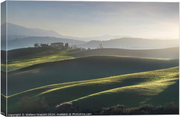 Landscape in Val d'Orcia with farmhouse and rolling hills. Tuscany Canvas Print by Stefano Orazzini