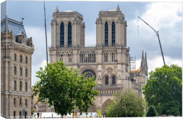 Notre Dame de Paris Canvas Print by Man And Life