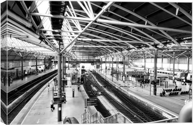 Leeds Station 03 Mono Canvas Print by Glen Allen