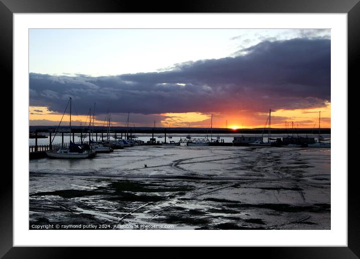 Minster-on-sea sunset. Framed Mounted Print by Ray Putley