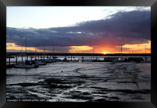 Minster-on-sea sunset. Framed Print by Ray Putley