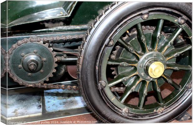 Car Final (Chain) Drive  at Beaulieu motor museum Canvas Print by Ray Putley