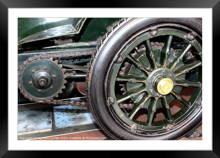 Car Final (Chain) Drive  at Beaulieu motor museum Framed Mounted Print by Ray Putley