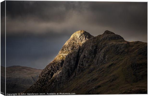 Pike o Stickle Langdale Pikes. Canvas Print by John Henderson