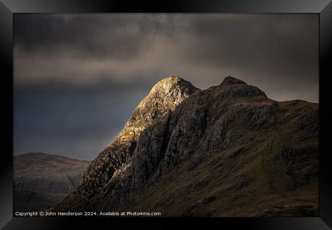 Pike o Stickle Langdale Pikes. Framed Print by John Henderson