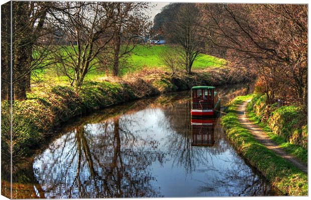 Narrowboat on the Union Canal Canvas Print by Tom Gomez