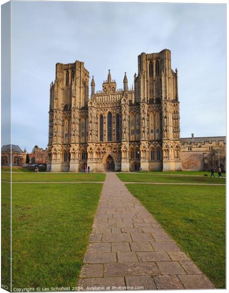 Wells cathedral  Canvas Print by Les Schofield