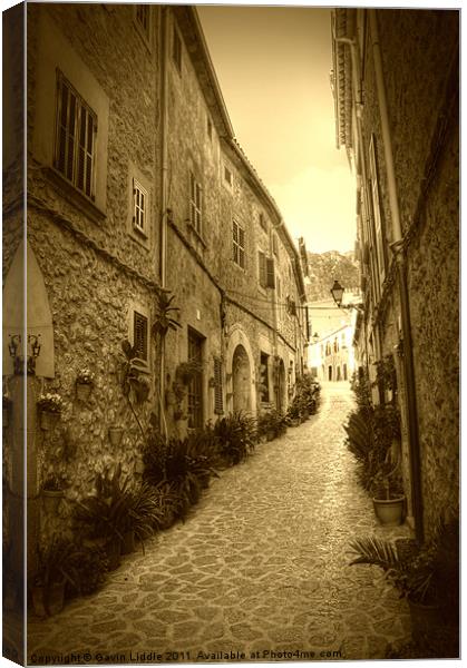 Small Street in Valldemossa, Mallorca (aged effect Canvas Print by Gavin Liddle