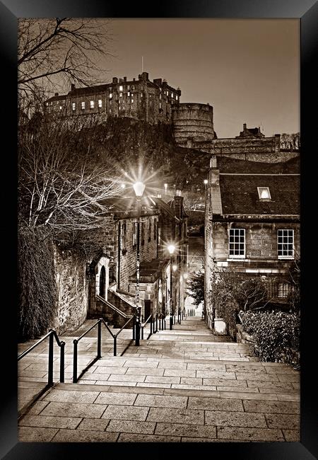 Edinburgh from The Vennel  Framed Print by Darren Galpin