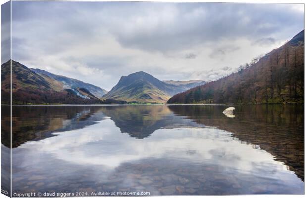 Buttermere The lake district Canvas Print by david siggens