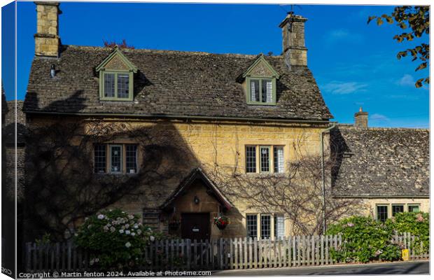 Bourton on the water cottage  Canvas Print by Martin fenton