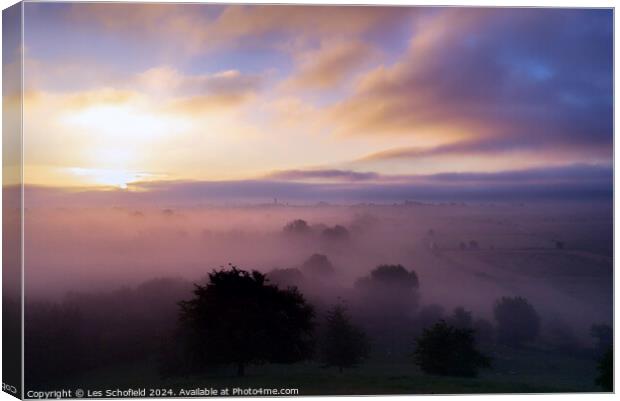 Sunrise over The Somerset levels Canvas Print by Les Schofield