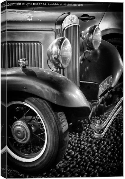 Vintage Car in Black and White Canvas Print by Lynn Bolt