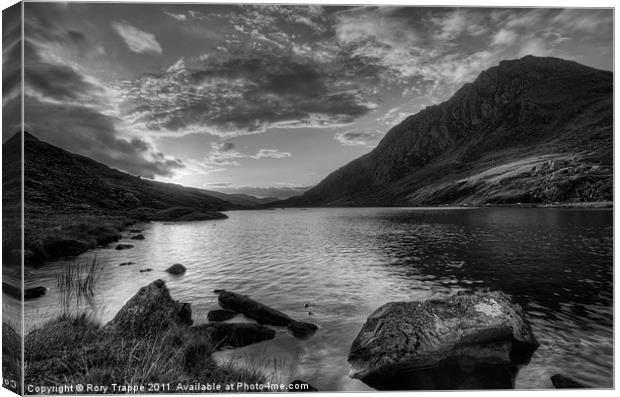 Llyn Ogwen Canvas Print by Rory Trappe