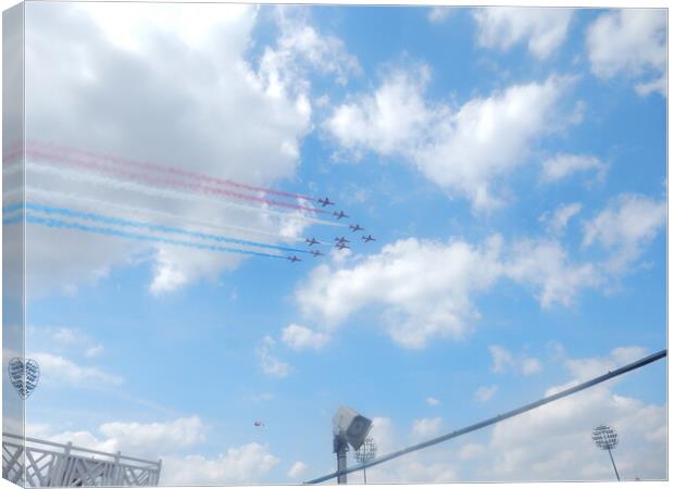 The Red Arrows over Trent Bridge Canvas Print by Simon Hill
