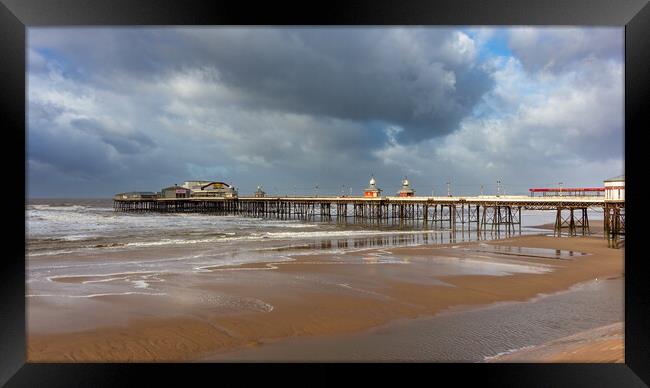 north pier Framed Print by Alan Tunnicliffe