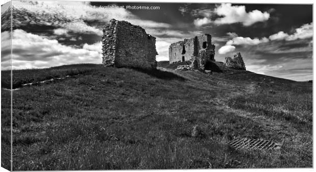 Duffus Castle Canvas Print by Tom McPherson