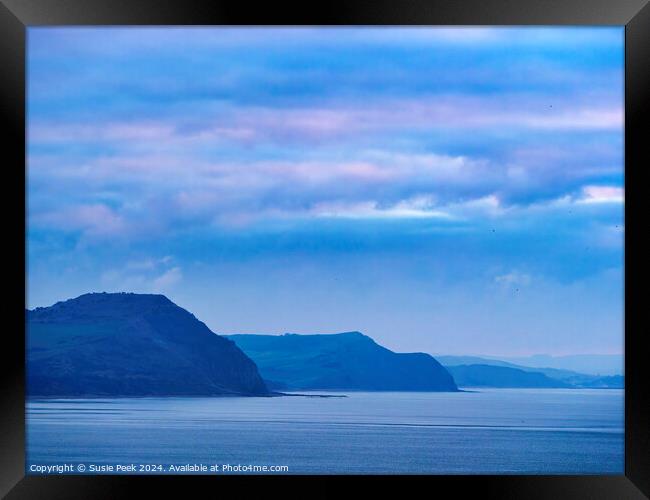 Winter Morning Moods of the Dorset Coastline in Ja Framed Print by Susie Peek