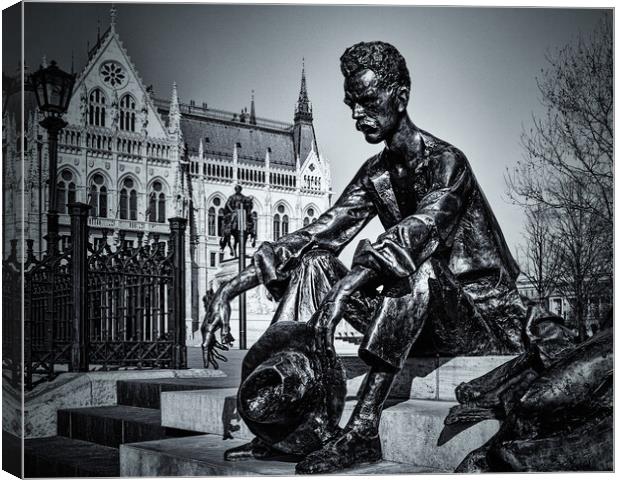 Attila Jozsef Statue, Parliament Square, Budapest. Canvas Print by David Jeffery