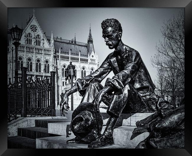 Attila Jozsef Statue, Parliament Square, Budapest. Framed Print by David Jeffery