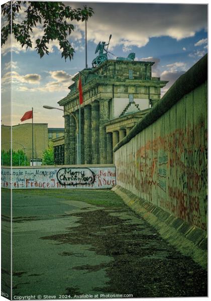 Brandenburg Gate in No-Mans Land Behing the Berlin Wall, West Berlin, West Germany Canvas Print by Steve 