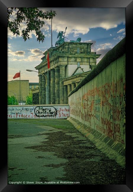 Brandenburg Gate in No-Mans Land Behing the Berlin Wall, West Berlin, West Germany Framed Print by Steve 