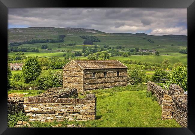 A Barn in Hawes Framed Print by Tom Gomez