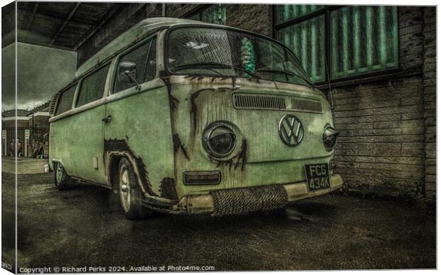 VW in need of some TLC.... Canvas Print by Richard Perks