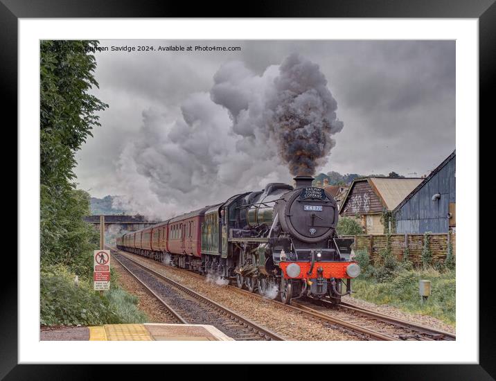 Black 5 steam train powers through Oldfield Park railway station  Framed Mounted Print by Duncan Savidge