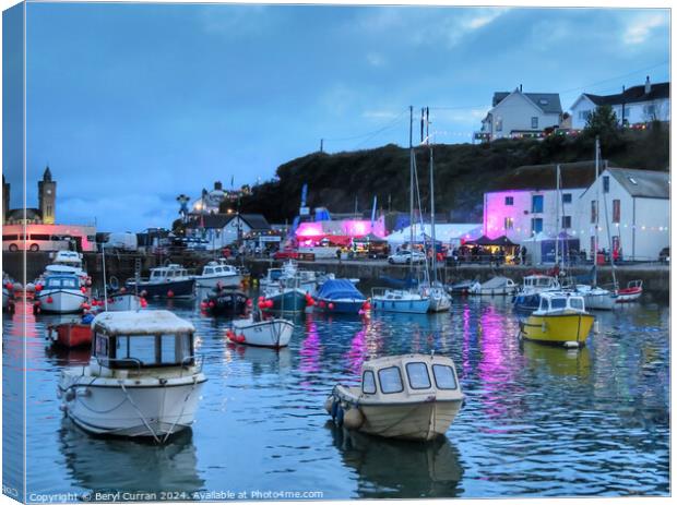 Porthleven Harbour night time Canvas Print by Beryl Curran