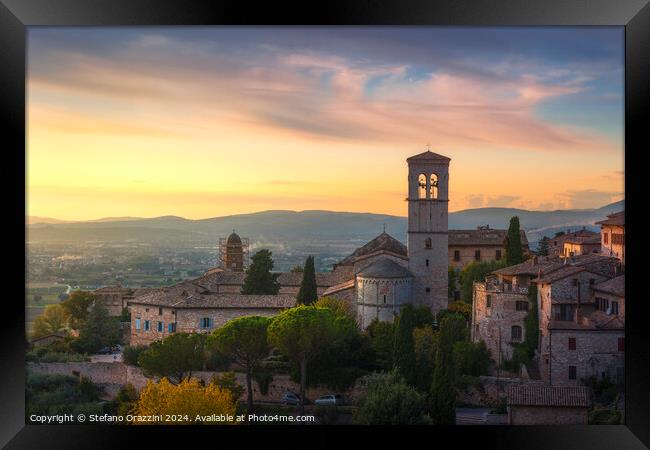 Assisi town at sunset. Perugia, Umbria, Italy. Framed Print by Stefano Orazzini