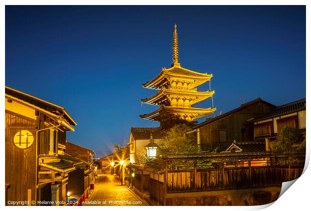 Yasaka Pagoda in historic Kyoto in the evening Print by Melanie Viola