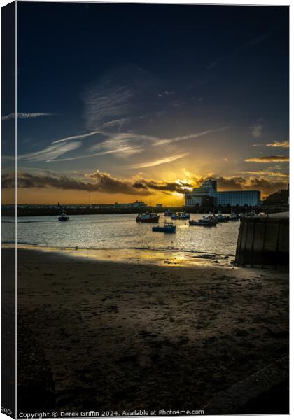 Folkestone Harbour sunset Canvas Print by Derek Griffin