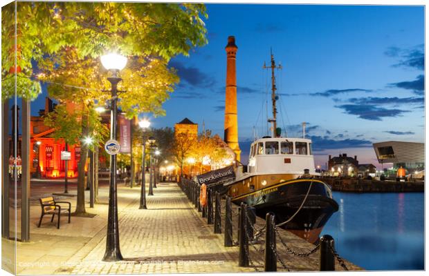 Evening at Hartley Quay in Liverpool Canvas Print by Slawek Staszczuk