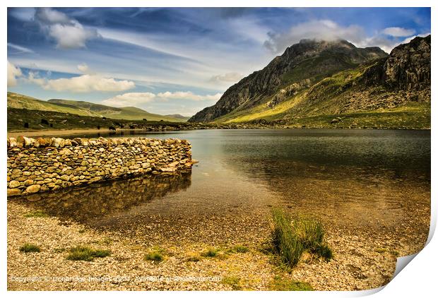Stone wall at Llyn Idwal Print by Ironbridge Images