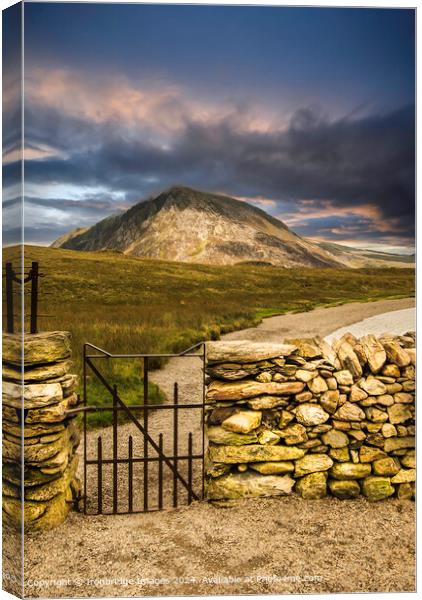 Llyn Idwal gateway Canvas Print by Ironbridge Images