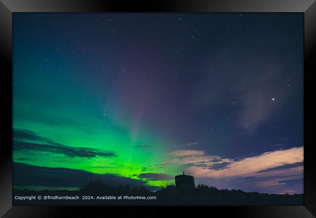 northern lights from findhorn beach in moray scotland towering over the watershed sauna Framed Print by @findhornbeach 