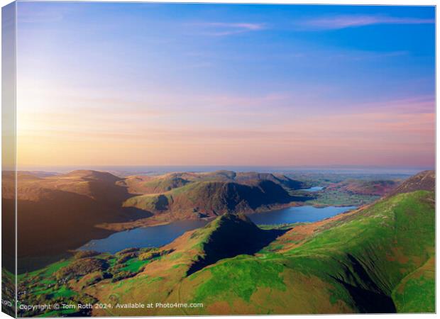 Colourful Lakes and Lochs in Cockermouth Canvas Print by Tom Roth