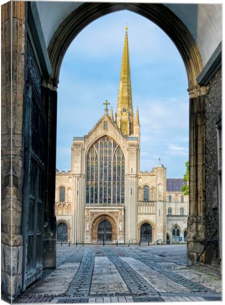 Norwich Cathedral Architecture Canvas Print by Rick Lindley